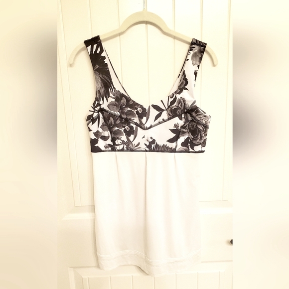 SZ 8 LULULEMON TAME ME TANK - Picture 2 of 5